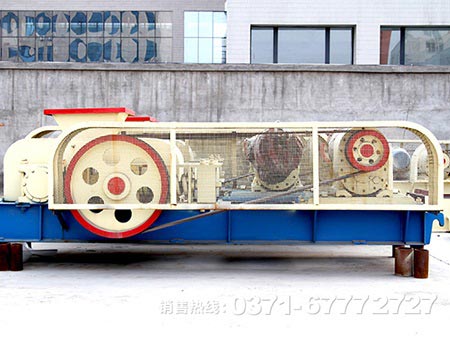 齒輥破碎機(jī)和對(duì)輥破碎機(jī)結(jié)構(gòu)、破碎方式等對(duì)比
