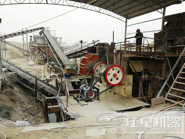 顎式破碎機作業(yè)現場