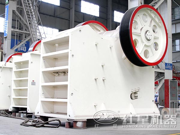 粉碎花崗巖選用750顎破機(jī)，效果不錯(cuò)，性價(jià)比更高
