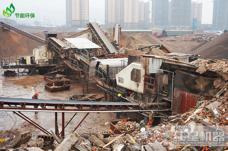移動(dòng)破碎機(jī)處理建筑垃圾，湖南客戶(hù)現(xiàn)場(chǎng)