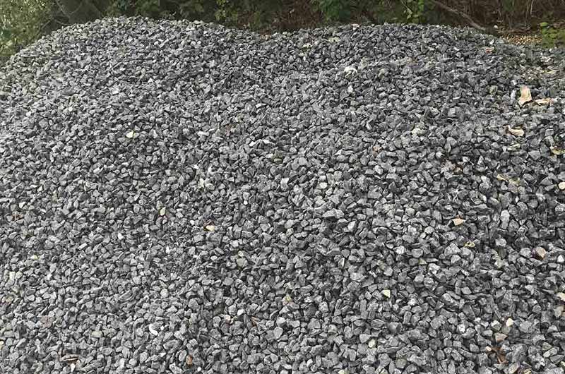 鋪路、修路用的瓜子石破碎機多少錢一套