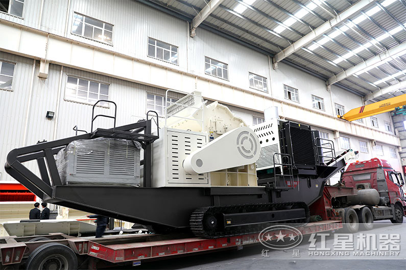 山東又一移動河卵石制砂機裝車發(fā)貨，即將奔赴夜場