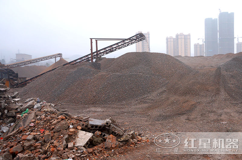 建筑垃圾變廢為磚設(shè)備多少錢(qián)，建筑垃圾做的磚多少錢(qián)一塊？