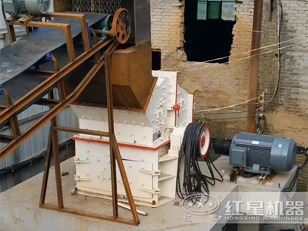 細(xì)碎制砂機作業(yè)現(xiàn)場